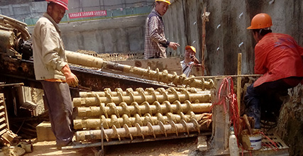 加壓灌注方式：凝結張拉快，單錨承載力高